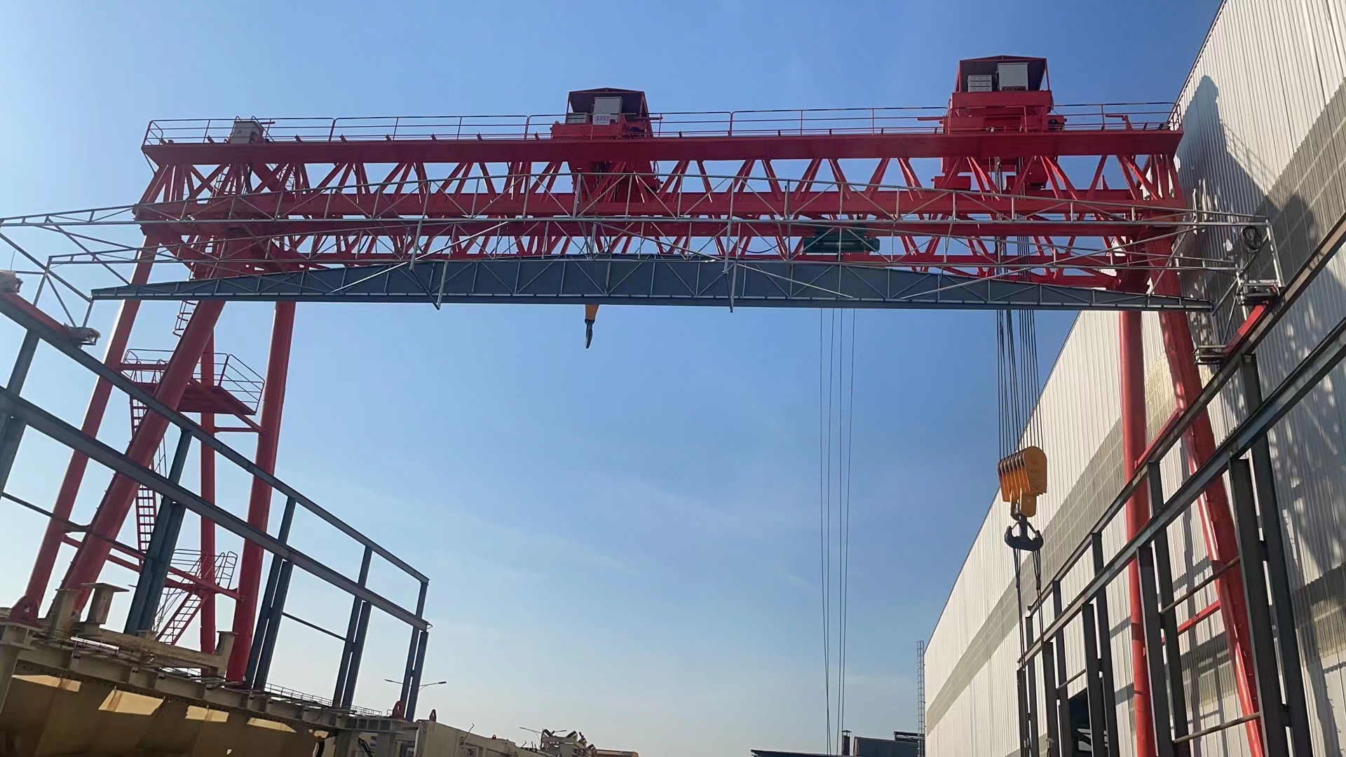 Double beam gantry flower stand